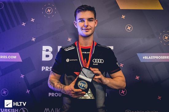 Valorant新手必备武器推荐与游戏技巧